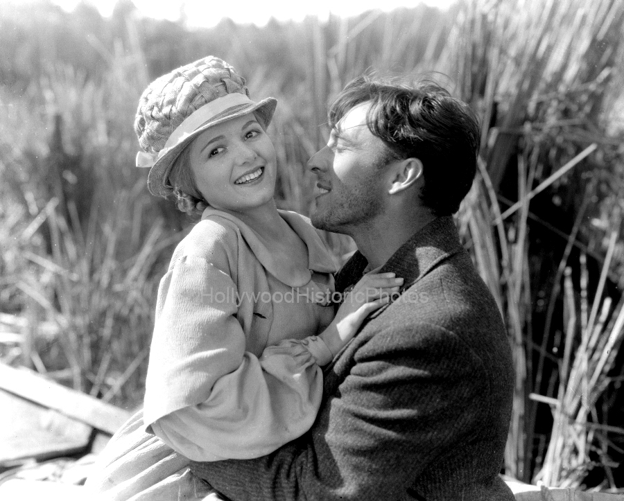 Janet Gaynor 1927 4 George OBrien Sunrise F.W. Murnau wm.jpg